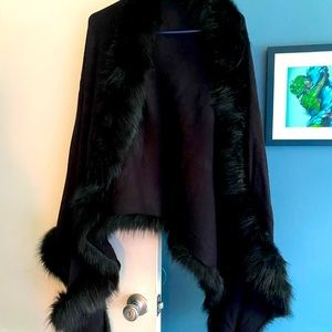 Black faux fur wrap.